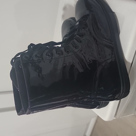 YRU CC black hologram size 9 NWOT - Picture 3 of 4